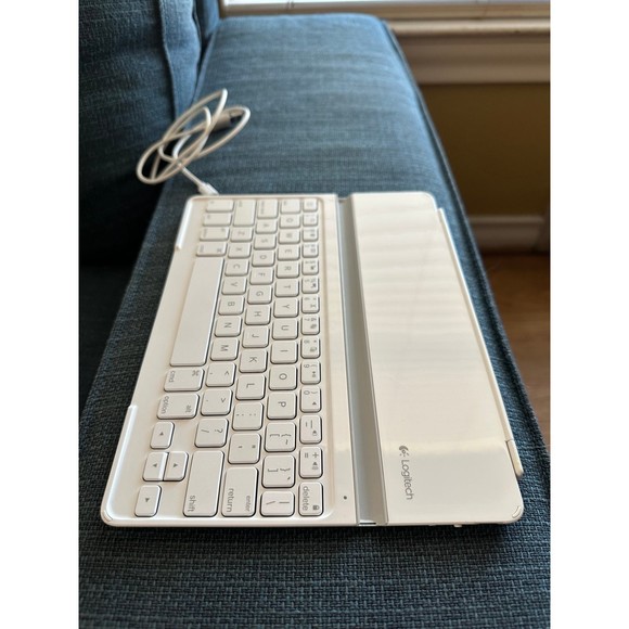 White Logitech Ultrathin Bluetooth Keyboard Tablet Cover Low Profile iPad 2/3/4 - Picture 10 of 12